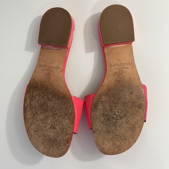 Kate Spade Ferry‎ Size 6 pink patent leather slides sandals w/ silver logo.  EUC - Picture 7 of 10